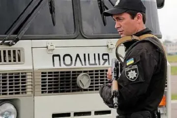 ​ 			 	  	На трассе в Запорожской области появился блокпост с вооруженными копами 	  	 	  