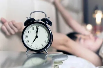 ​ 			 	  	В Україні переводять годинники на зимовий час: коли і як 	  	 	  