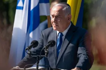 ​Нетаньяху записал видео про инцидент с «брошенным хлебом»: Продолжим