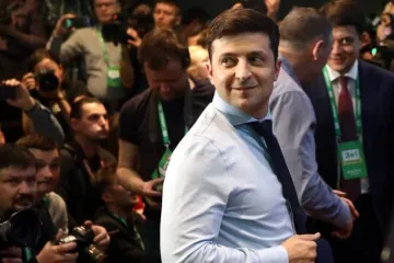 ​«Уже свинью зарезал»: Журналист посоветовал украинцам ничего не ждать от Зеленского