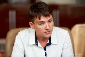 ​ 			 	  	Поклонник Савченко бросил ботинок в прокурора 	  	 	  