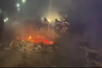 ​ 			 	  	Украинцы из Уханя под крики толпы и зарево пожара въехали в санаторий Новых Санжар. Видео 	  	 	  