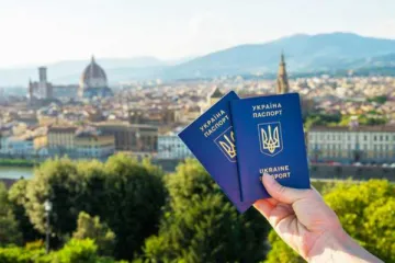 ​ 			 	  	Паспорт по-новому – в Украине ввели международный стандарт фото и подписи 	  	 	  