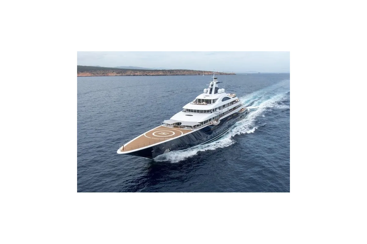 Русский олигарх, разыскиваемый НАБУ, продает яхту за 300 млн долларов