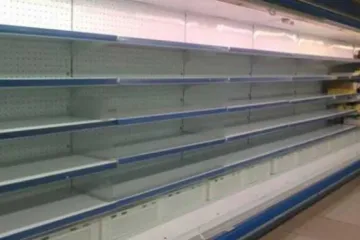 ​ 			 	  	Введение военного положения: украинцев охватила паника в супермаркетах и на АЗС 	  	 	  