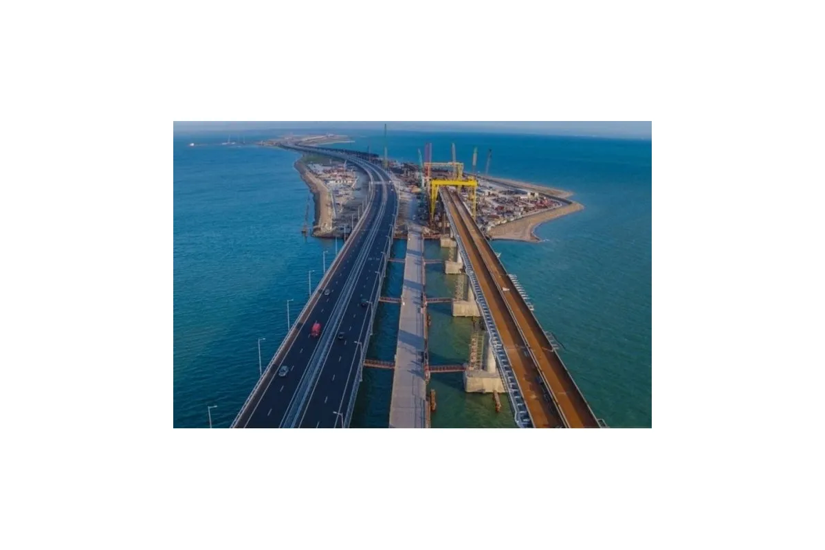 «Это катастрофа. Люди в панике»: Из-за Крымского моста Азовское море становится мертвым