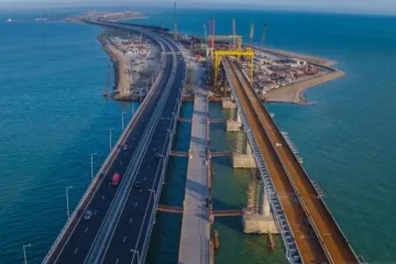 ​«Это катастрофа. Люди в панике»: Из-за Крымского моста Азовское море становится мертвым
