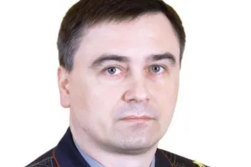​«Носил деньги в черных пакетах»: Главный охранник Порошенко приобрел дом за 450 тыс. долларов