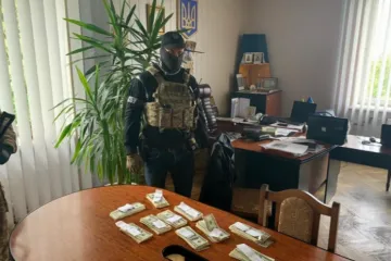 ​Ровенского чиновника поймали на взятке в сотни тысяч долларов &#8212; фото, видео