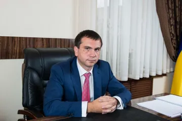 ​ 			 	  	Как глава Окружного административного суда Павел Вовк управляет государством из кабинета председателя административного суда 	  	 	  