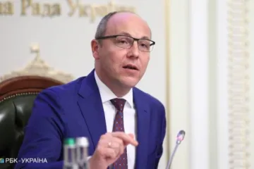 ​ 			 	  	Парубий передал КСУ заявления нардепов о выходе из коалиции 	  	 	  