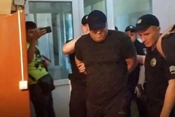 ​Скандального блогера Сороченко облили мочой в суде и арестовали с залогом в 40 тыс. грн