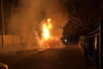 ​ 			 	  	В Одессе сгорел Lexus депутата горсовета – СМИ 	  	 	  