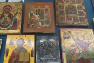 ​ 			 	  	На границе у украинского водителя грузовика изъяли 17 уникальных древних икон 	  	 	  