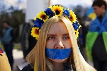 ​ 			 	  	Новый закон запрещает украинцам критиковать власти 	  	 	  