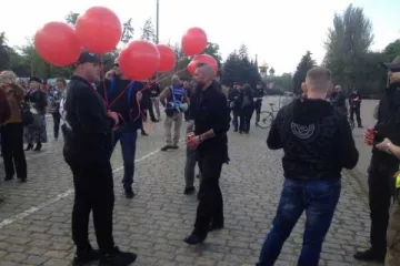 ​ 			 	  	В Одессе начались стычки. На Куликово поле зашли 40 человек с красными шариками 	  	 	  