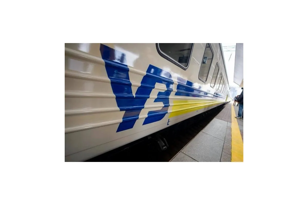 В поезде "Укрзалізниці" на пенсионерку рухнула полка с 80-килограммовым пассажиром: у женщины перелом позвоночника