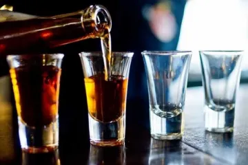 ​ 			 	  	В Украине хотят значительно поднять цены на алкоголь: названы цифры 	  	 	  