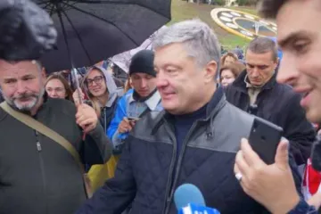 ​ 			 	  	B Киеве таксист отказался везти Петра Порошенко после протестов на Майдане 	  	 	  