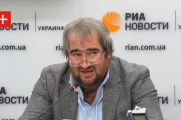 ​Корнейчук показал, как выглядит Порошенко, когда смотрит список кандидатов от Юго-востока