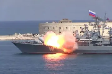 ​В сети появилось видео неудачного запуска ракеты с борта корабля в Севастополе