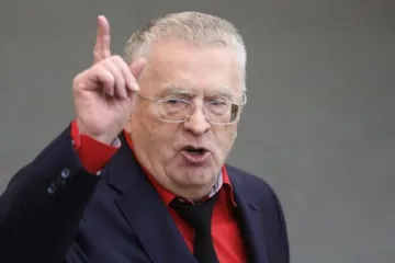​«Беса из беса не выгонишь»: в сети высмеяли «обряд очищения от нечисти» Жириновского