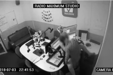​ 			 	  	В Сеть попало видео, как сотрудники киевского радио занимаются сексом прямо на работе 	  	 	  