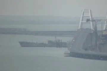 ​Появилось видео прохода украинских кораблей под Крымским мостом