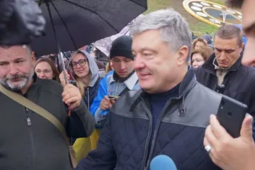 ​Таксист отказался везти Петра Порошенко после Штайнмайер-Майдана
