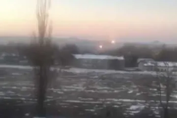 ​ 			 	  	Лупят прямо из-за домов: Появилось видео, как боевики РФ накрывают огнем позиции ВСУ 	  	 	  