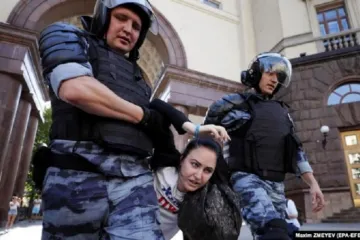​Волонтер жестко высказалась о митинге в Москве: стадо рабов. В Украине, народ бы восстал и дрался с силовиками