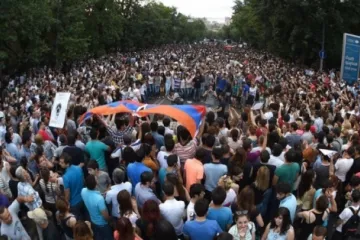 ​ 			 	  	Александр Тверской: По некоторым подсчетам количество протестующих в Ереване уже перевалило за 200 000 человек 	  	 	  