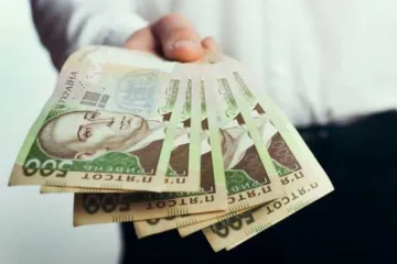 ​ 			 	  	Бюджетникам будут платить меньше? В Украине по-новому пересчитают зарплаты 	  	 	  