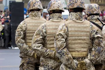​ 			 	  	За незаконное ношение военной формы хотят штрафовать на 3400 гривен, - законопроект 	  	 	  