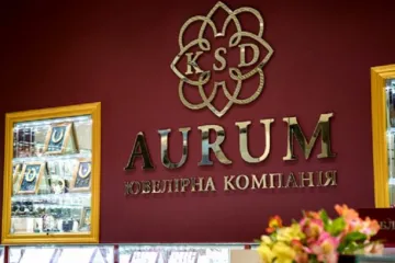 ​В Мукачеві KSD AURUM влаштувала модний показ ювелірних прикрас та українського одягу