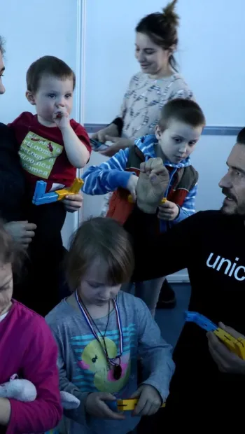 ​Орландо Блум підтримав Україну допомагаючи українським біженцям в Молдові 