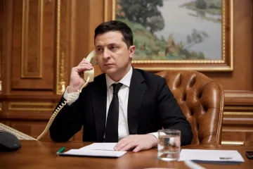 ​Президент Володимир Зеленський провів телефонну розмову з президентом Франції Емманюелем Макроном