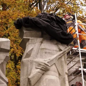 ​У Литві демонтують найбільший меморіал радянським військам на Антакальніському цвинтарі