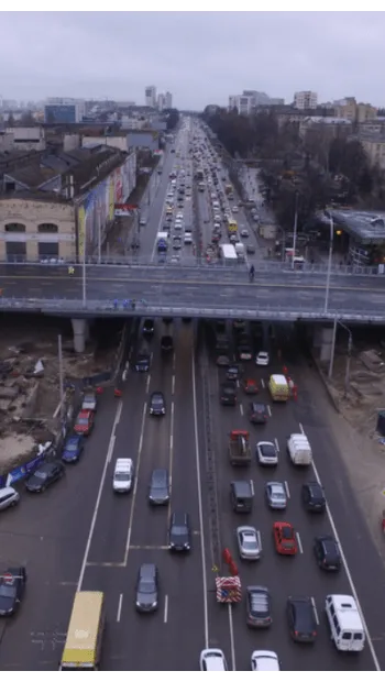 ​Через аварію на колекторі частково обмежено рух на вул. Вадима Гетьмана у бік Шулявського мосту 