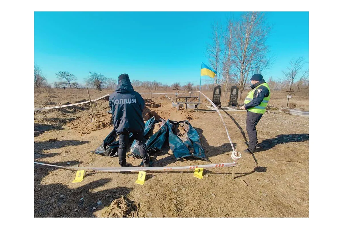 У Бородянці на Київщині виявили нове поховання вбитих росіянами трьох цивільних