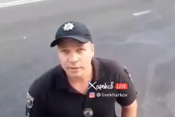 ​Видео &#8220;драки&#8221; полицейского из Харькова с водителем собирает миллионы просмотров