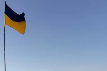 ​&#8220;Путин услышал Зеленского?&#8221; В Крыму под носом у оккупантов подняли флаг Украины. Видеофакт