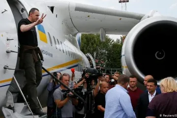​ЄС: нарешті Сенцов, моряки та інші українці повернулися додому