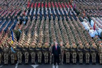 ​Військовий парад &#8211; це можливість віддати шану і повагу армії &#8211; Порошенко