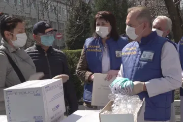 ​Благодійники передали маски, рукавички та окуляри до акушерського відділення лікарні ім. Мечникова