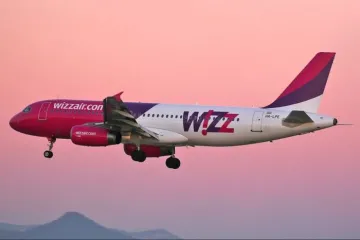 ​Из-за агрессии Путина? Wizz Air не пустила в самолет известных российских журналистов