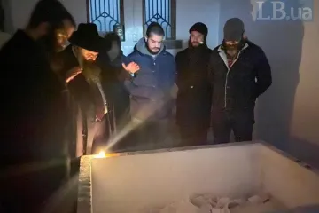 ​Главный раввин Украины провел на могиле Чернобыльского цадика молитву за Трампа