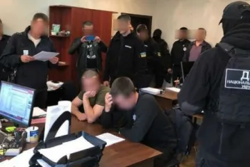 ​Суд заарештував одеських поліцейських, котрі знущалися над затриманими
