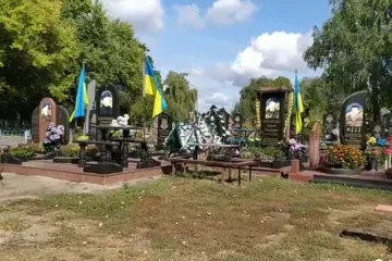 ​Вандалы повредили надгробия погибших воинов АТО на Черниговщине. ВИДЕО