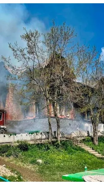 ​У Лисичанську внаслідок ворожого обстрілу вщент згоріла гімназія, яка є пам'яткою архітектури кінця XIX століття